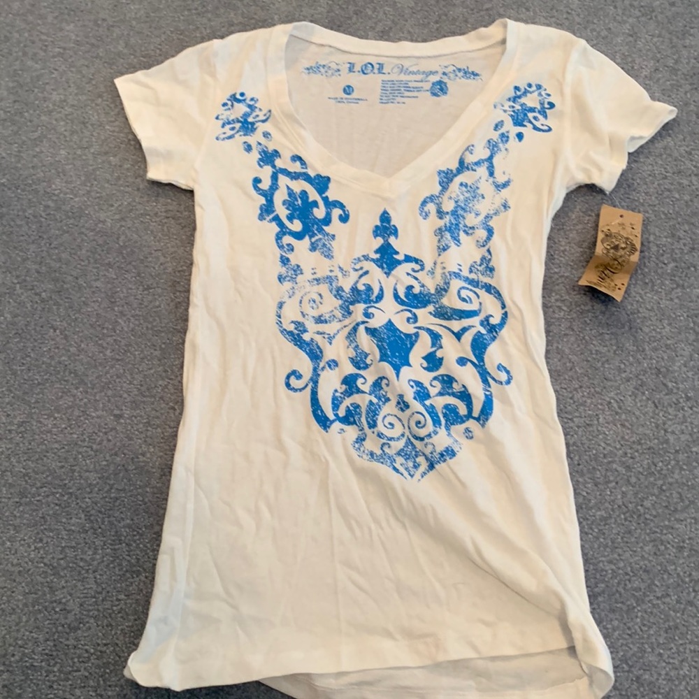 Cotton v-neck shirt with cool pattern